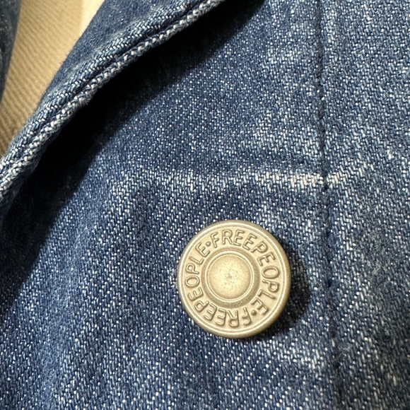 Free People || We the free Now or Never Dark Wash Cropped Denim Jacket Sz Small - Picture 6 of 13